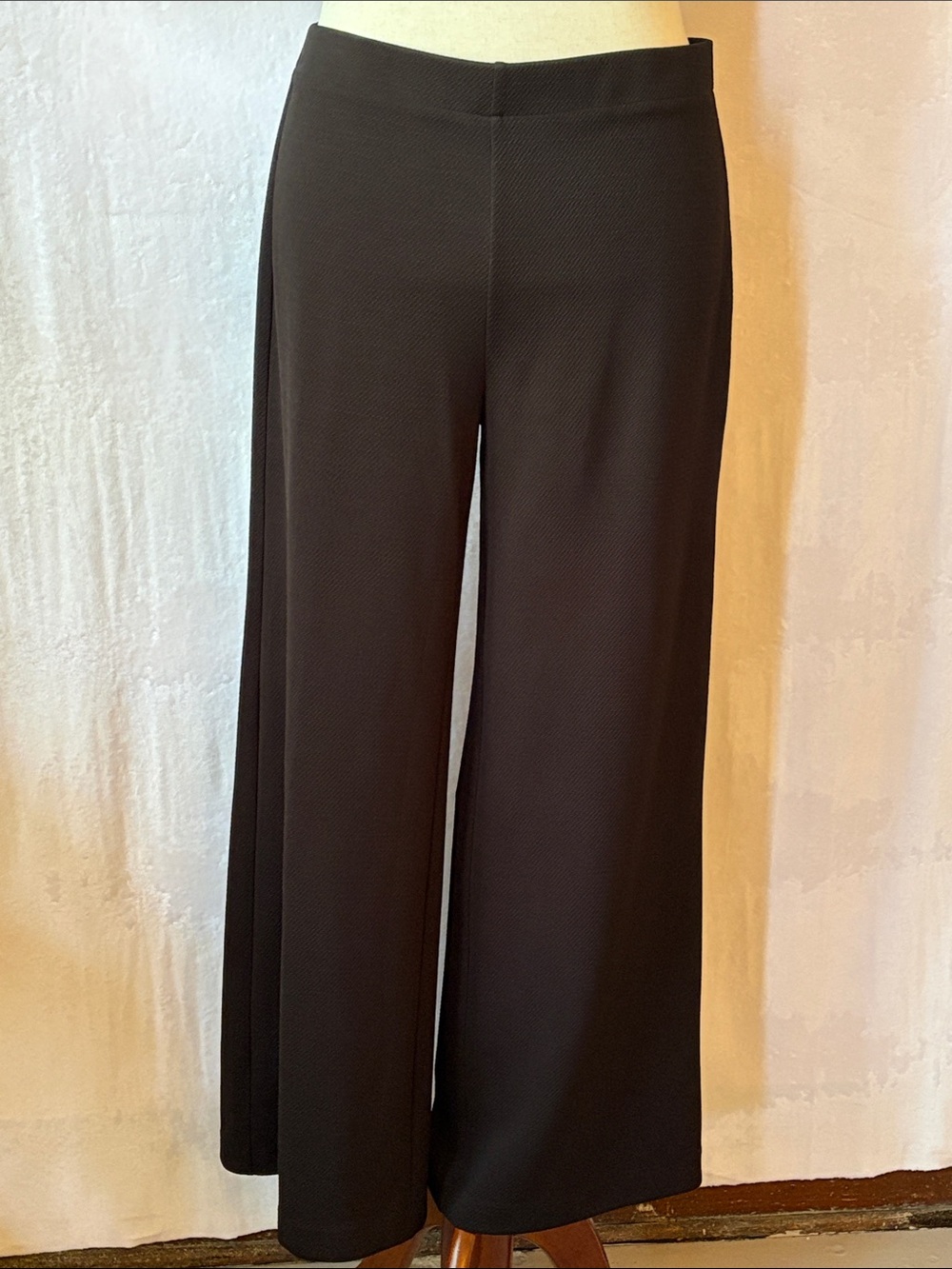 Chico’s Classic Wide-Leg Pull-On Pants in Black